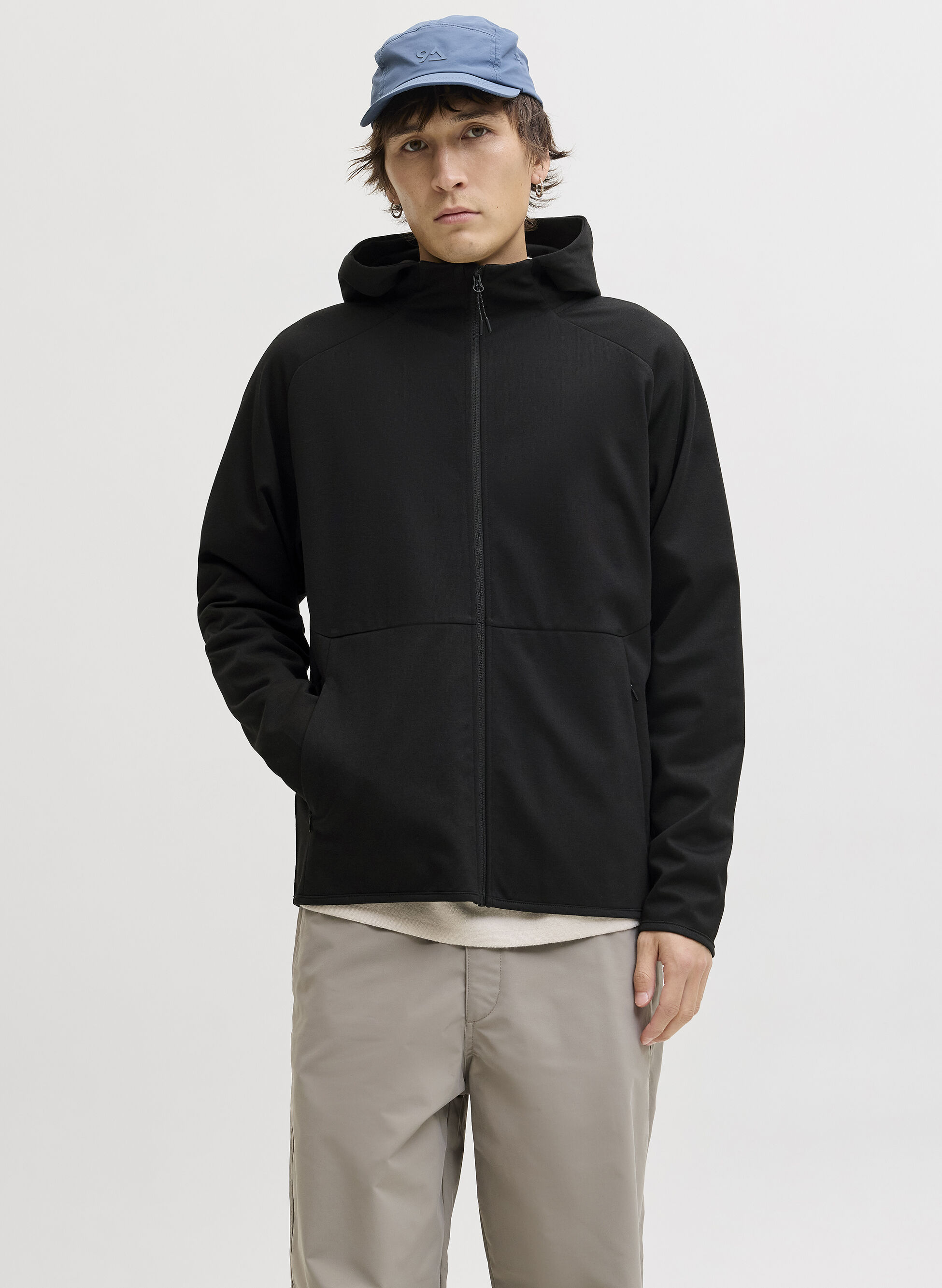 FELPA CON CAPPUCCIO E ZIP