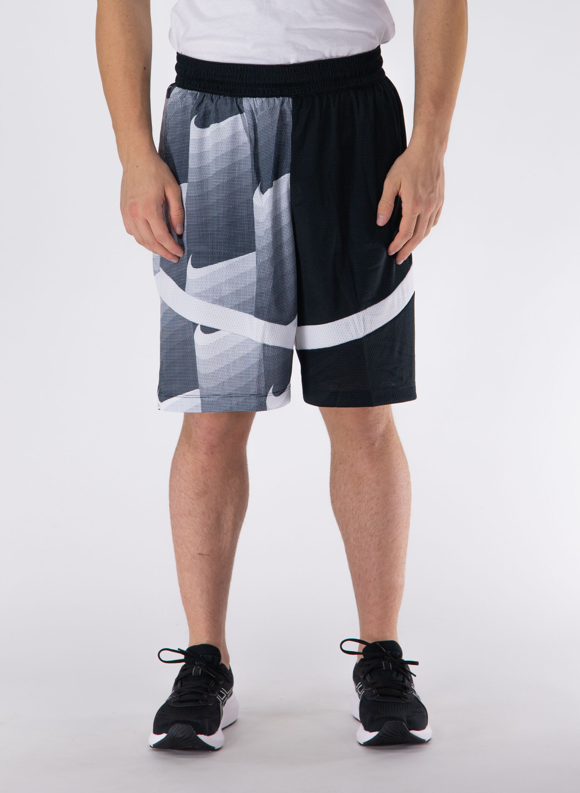 SHORTS 8IN GRAPHIC