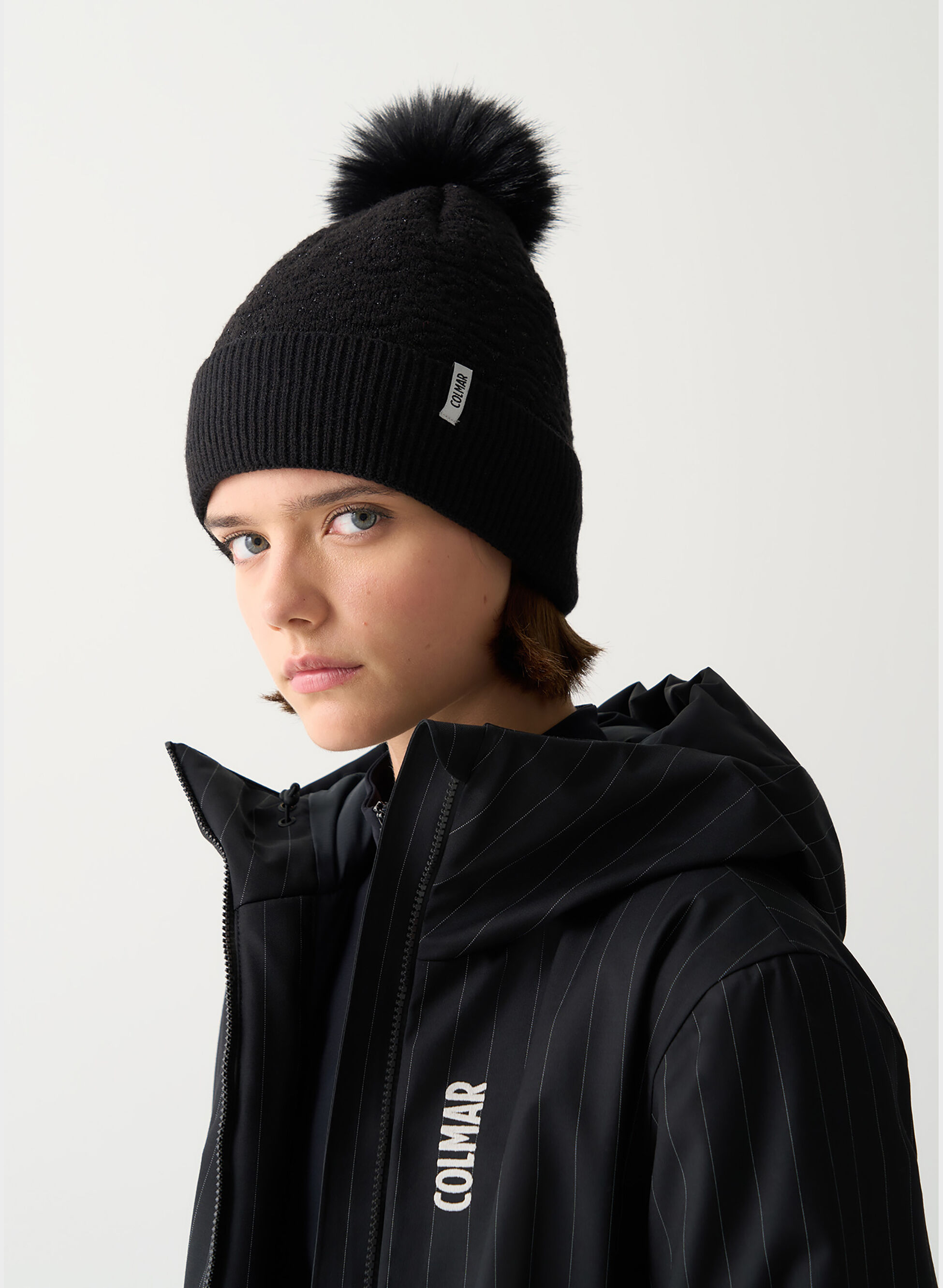 CAPPELLO SPARKLY CON POMPON — Sport85
