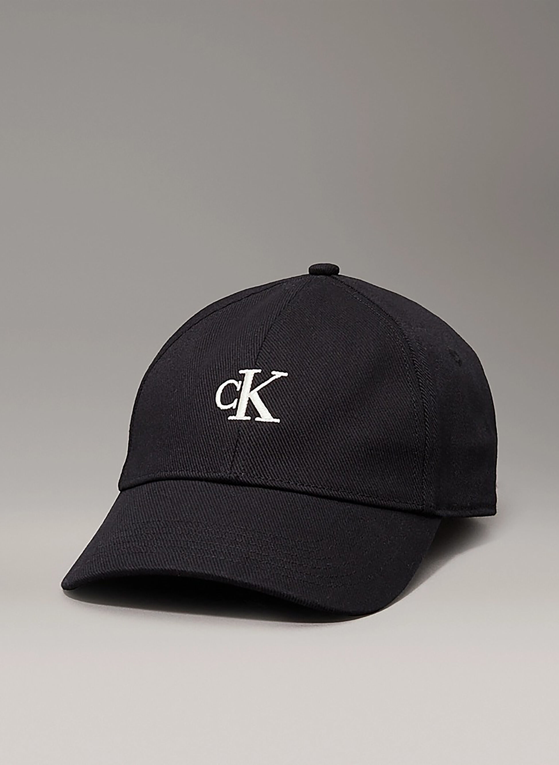 CAPPELLO CON MONOGRAMMA